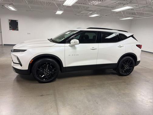 Iridescent Pearl Tricoat 2023 Chevrolet Blazer 3LT