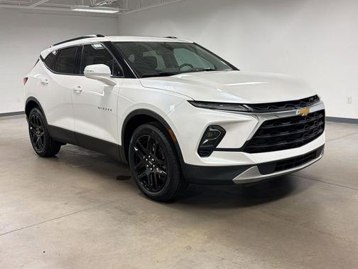 Iridescent Pearl Tricoat 2023 Chevrolet Blazer 3LT