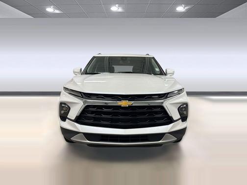 Iridescent Pearl Tricoat 2023 Chevrolet Blazer 3LT