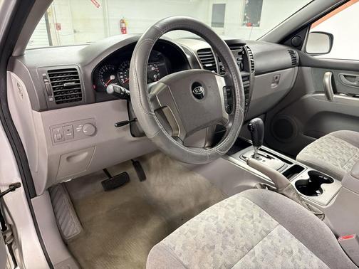 Silver 2006 Kia Sorento LX