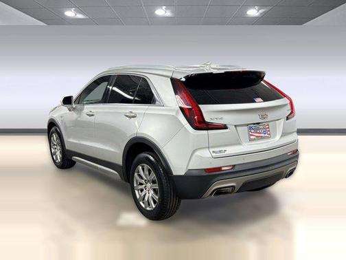 Radiant Silver Metallic 2020 Cadillac XT4 Premium Luxury