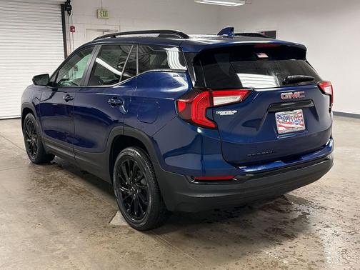 Marine Metallic 2023 GMC Terrain SLE