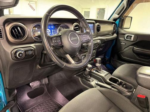 Bikini Pearlcoat 2020 Jeep Wrangler Unlimited Sport