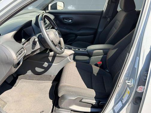 Crystal Black Pearl 2025 Honda HR-V AWD Sport