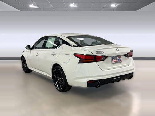 Glacier White 2025 Nissan Altima SR FWD