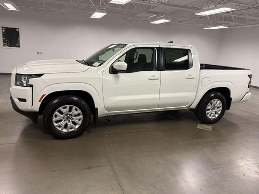 Glacier White 2023 Nissan Frontier SV