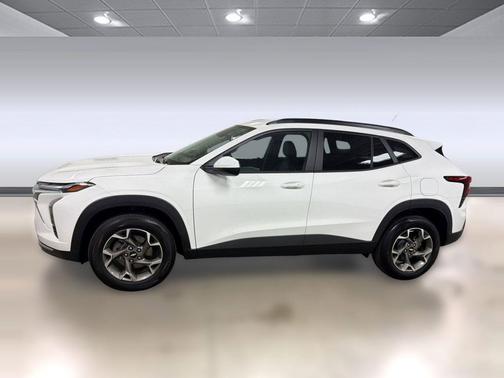 Summit White 2026 Chevrolet Trax LT