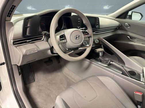 Quartz White 2022 Hyundai ELANTRA SE