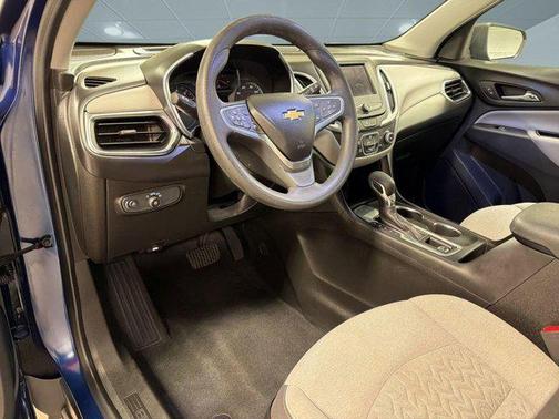 Blue Glow Metallic 2022 Chevrolet Equinox LS