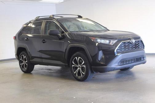 Photo 1 of 34 of 2019 Toyota RAV4 LE