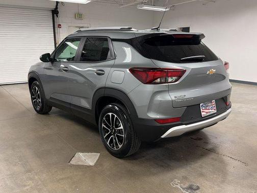 Sterling Gray Metallic 2026 Chevrolet Trailblazer LT