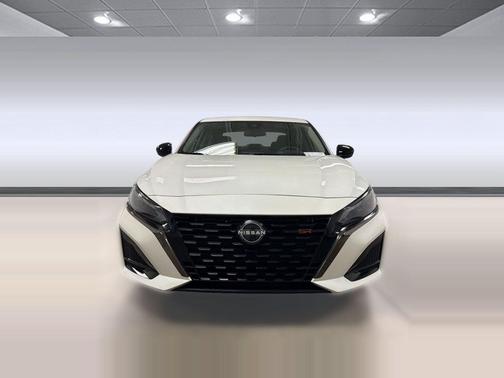 Pearl White Tricoat 2024 Nissan Altima SR FWD