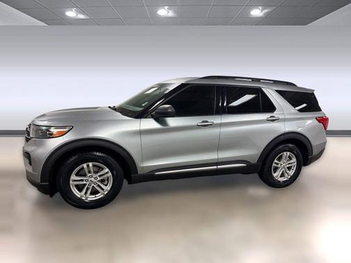 Iconic Silver Metallic 2024 Ford Explorer XLT