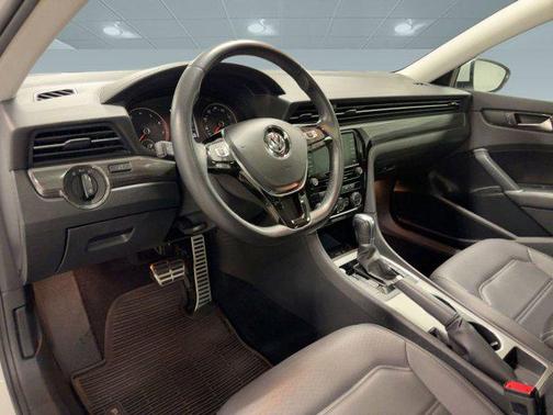 2020 Volkswagen Passat 2.0T R-Line