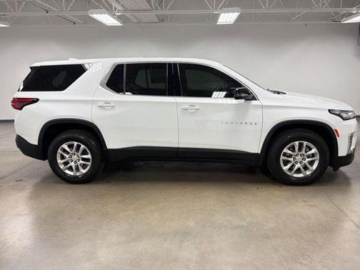 Summit White 2022 Chevrolet Traverse LS