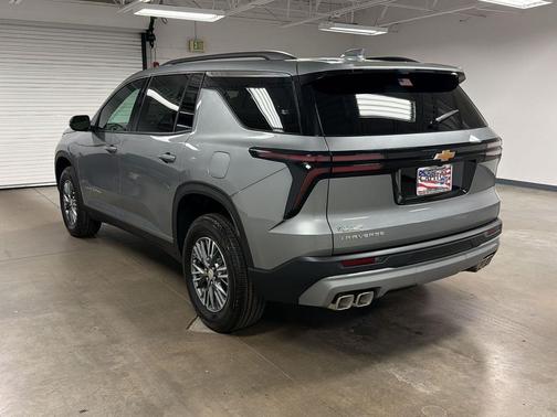 Sterling Gray Metallic 2026 Chevrolet Traverse LT