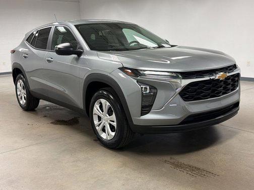Sterling Gray Metallic 2026 Chevrolet Trax LS