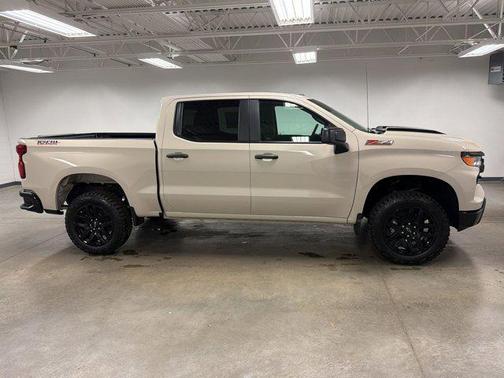 White Sands 2026 Chevrolet Silverado 1500 Custom Trail Boss