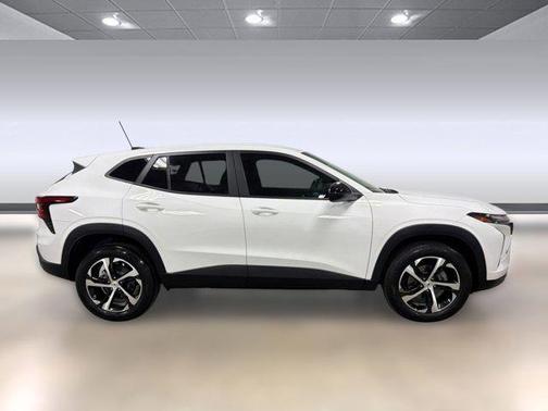 Summit White 2024 Chevrolet Trax FWD 1RS