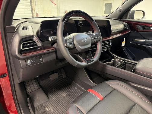 Radiant Red Tintcoat 2026 Chevrolet Traverse RS