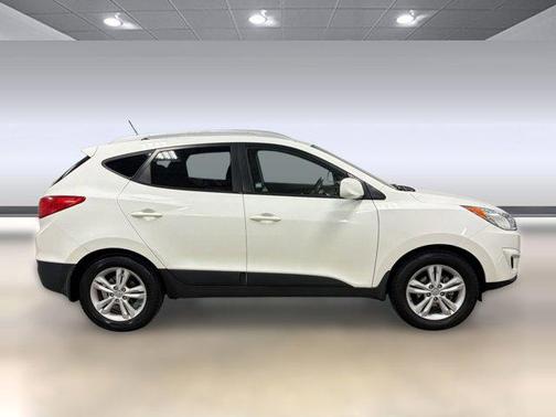 Cotton White 2011 Hyundai TUCSON GLS