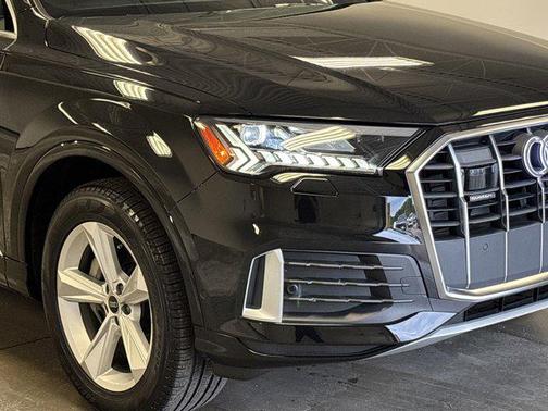2023 Audi Q7 45 Premium Plus