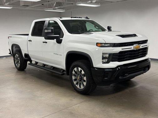 Summit White 2026 Chevrolet Silverado 2500 Custom