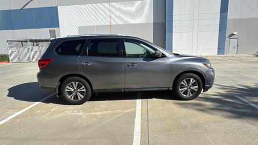 2019 Nissan Pathfinder S