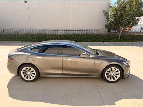 2016 Tesla Model S 90D
