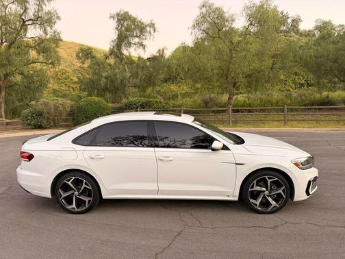 2021 Volkswagen Passat 2.0T R-Line