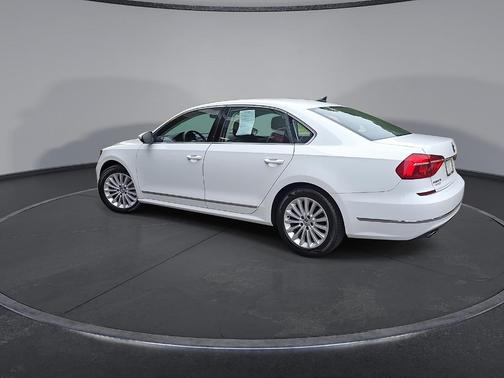 Pure White 2016 Volkswagen Passat 1.8T SE w/Technology