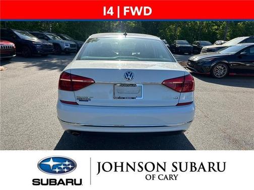 Pure White 2016 Volkswagen Passat 1.8T SE w/Technology