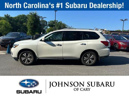 White 2017 Nissan Pathfinder SV