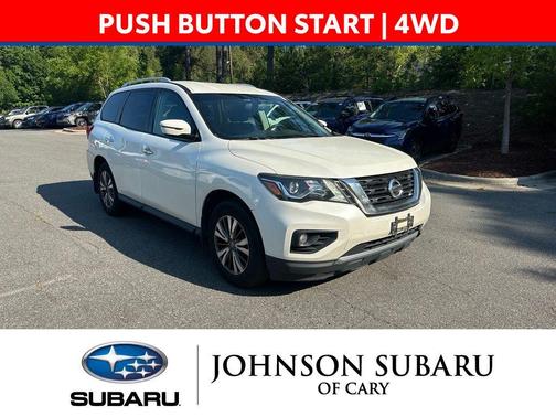 White 2017 Nissan Pathfinder SV
