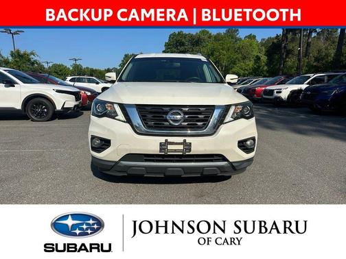 White 2017 Nissan Pathfinder SV