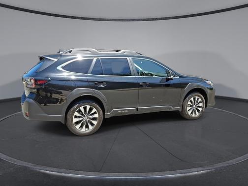 Crystal Black Silica 2025 Subaru Outback Limited