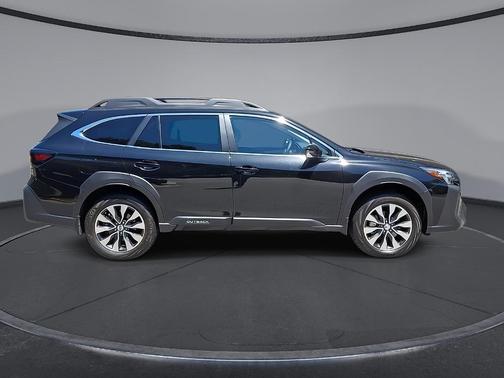 Crystal Black Silica 2025 Subaru Outback Limited