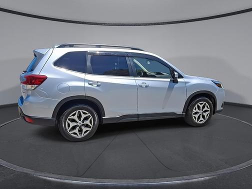 Ice Silver Metallic 2022 Subaru Forester Premium