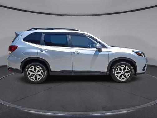 Ice Silver Metallic 2022 Subaru Forester Premium