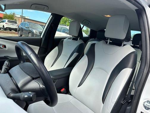2021 Toyota Prius XLE
