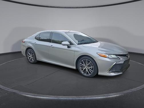 Celestial Silver Metallic 2021 Toyota Camry XLE