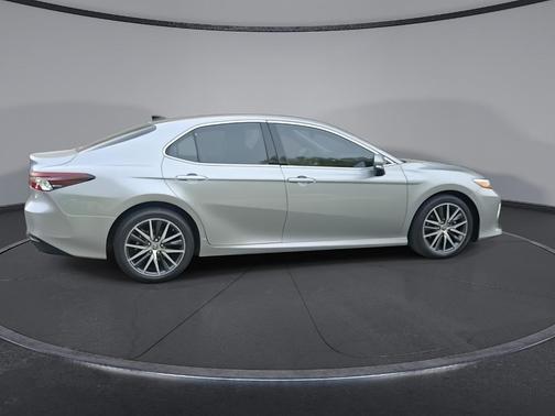 Celestial Silver Metallic 2021 Toyota Camry XLE