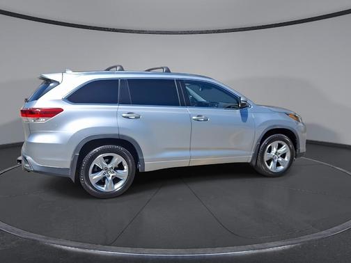 Celestial Silver Metallic 2019 Toyota Highlander Limited