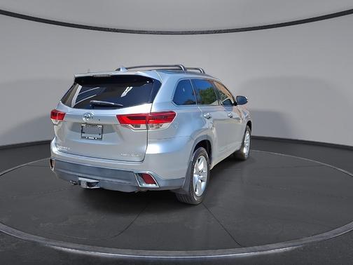Celestial Silver Metallic 2019 Toyota Highlander Limited