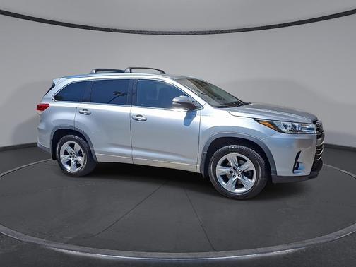 Celestial Silver Metallic 2019 Toyota Highlander Limited