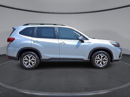 Ice Silver Metallic 2020 Subaru Forester Premium