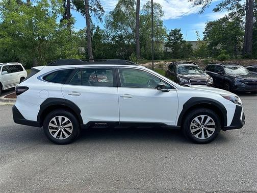 2025 Subaru Outback Base