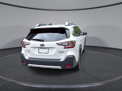 Crystal White Pearl 2023 Subaru Outback Touring