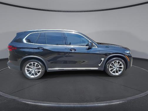 Black 2024 BMW X5 sDrive40i