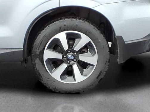 Ice Silver Metallic 2017 Subaru Forester 2.5i Premium